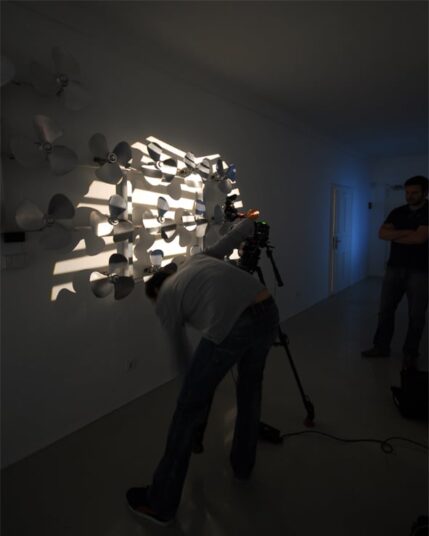 Künstler Friedrich Biedermann- Spacelens02- 2011 Installation Marcus Izmir- Ansicht mit Künstler05